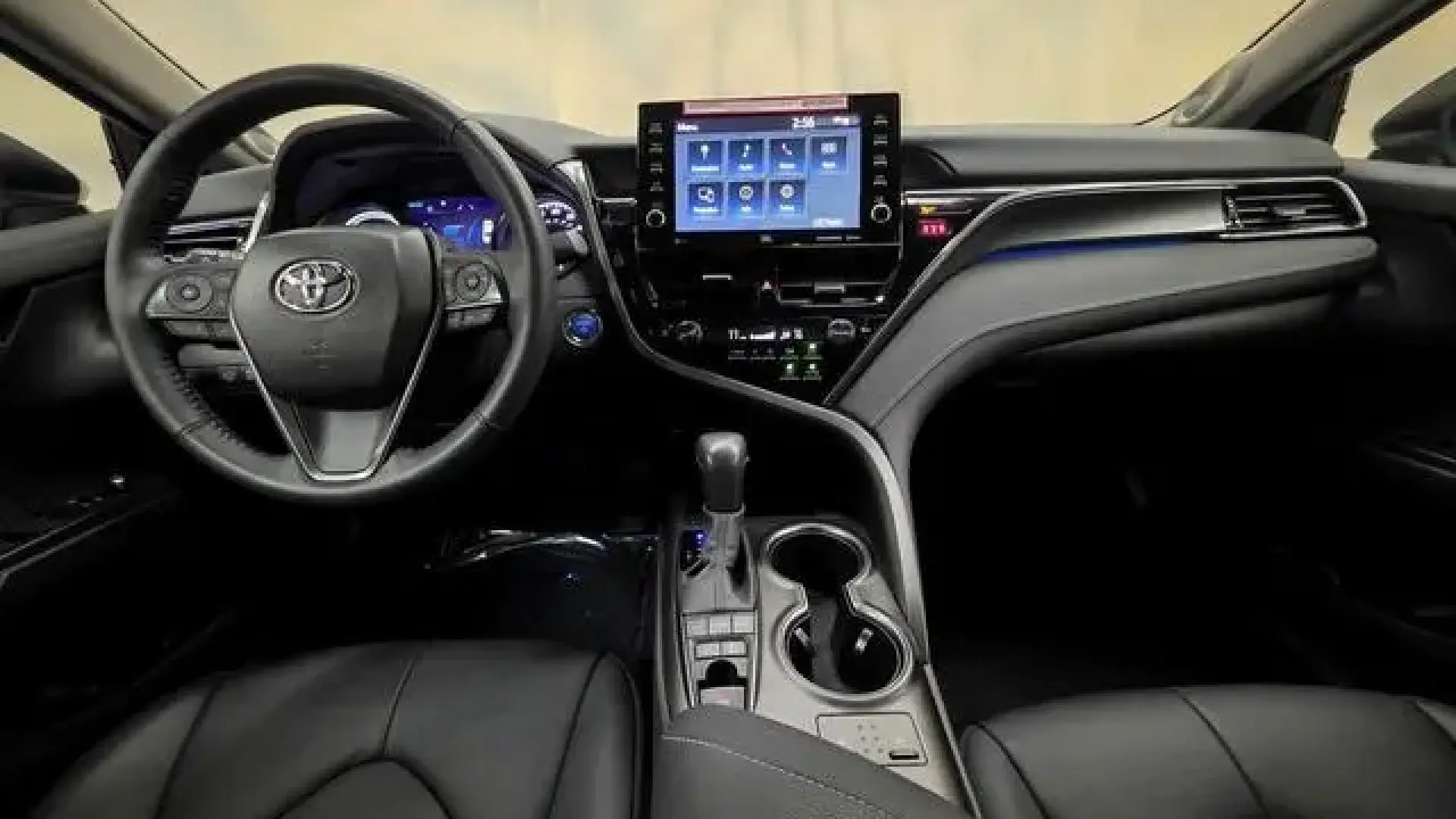 Toyota Camry XLE Hybrid 2024